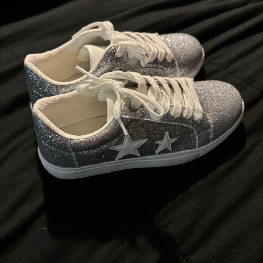 Venus size 7 star shoes  Worn once.